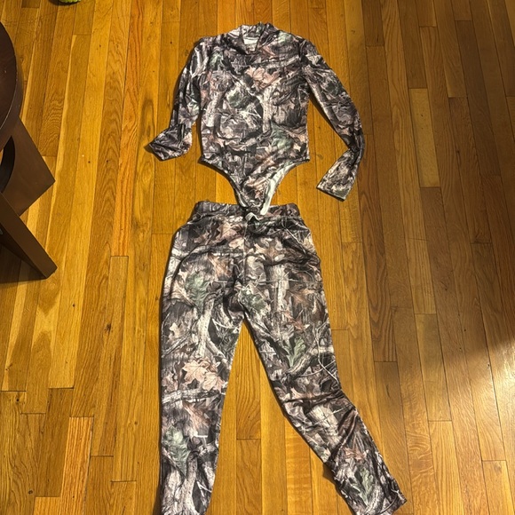 Extra large camo two-piece - Picture 3 of 3